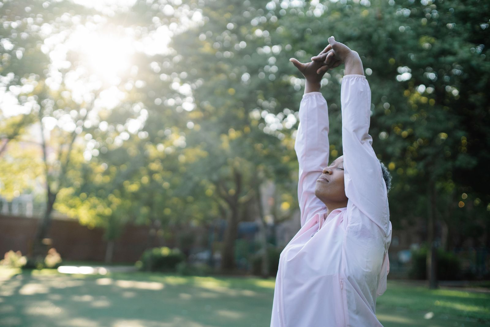 Physiotherapist-guided recovery stretch at Maana Wellness