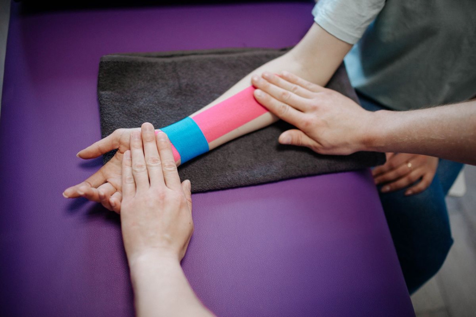 Physiotherapist-led recovery session at Maana Wellness