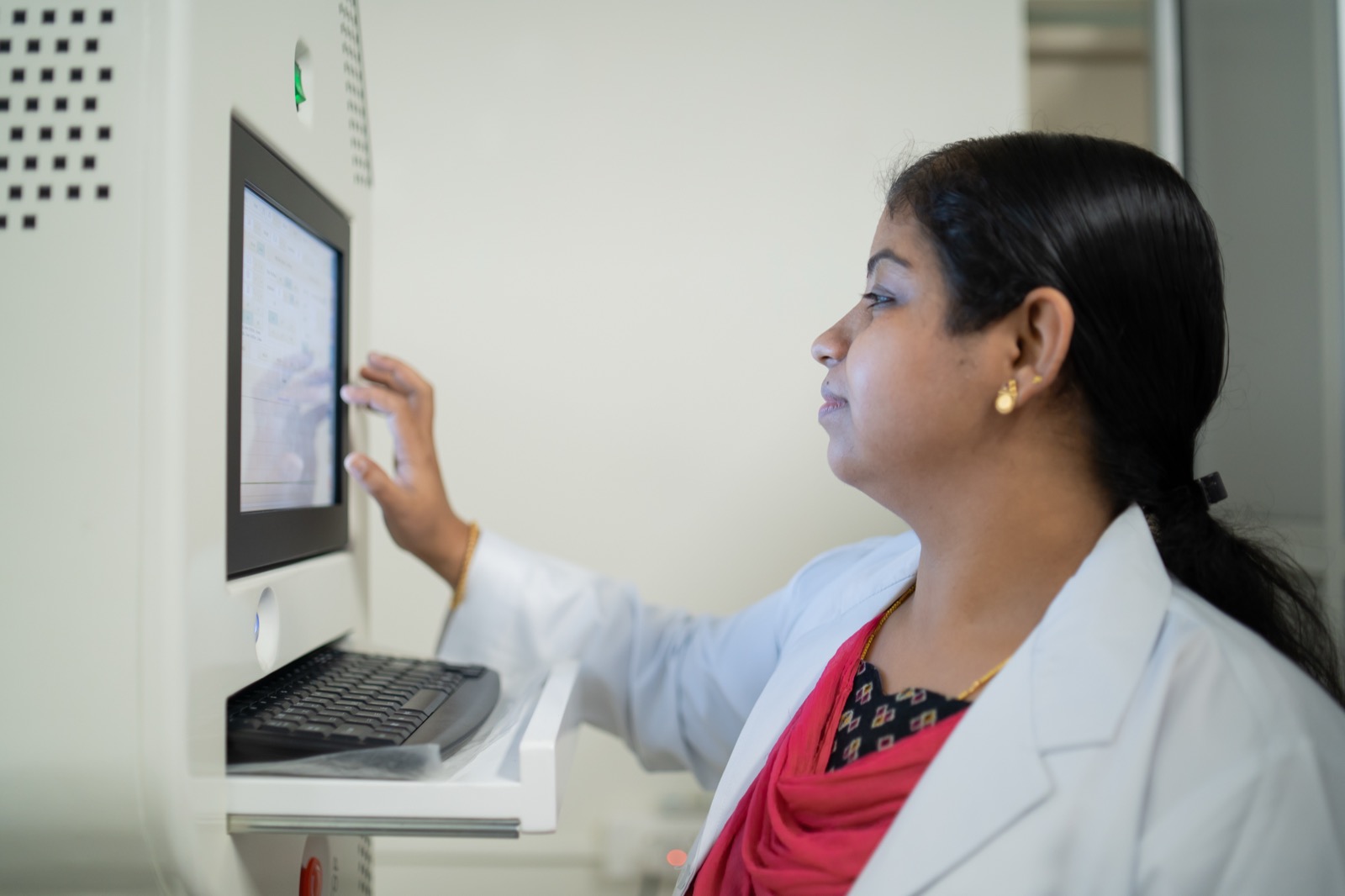 Frozen Shoulder, Sciatica, or Disc Herniation? Why the Treatment Isn’t Interchangeable